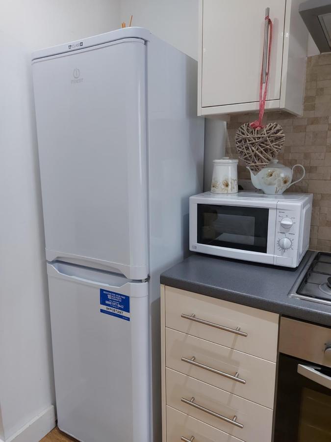 Lux Apartment In Gatwick Кроули Екстериор снимка