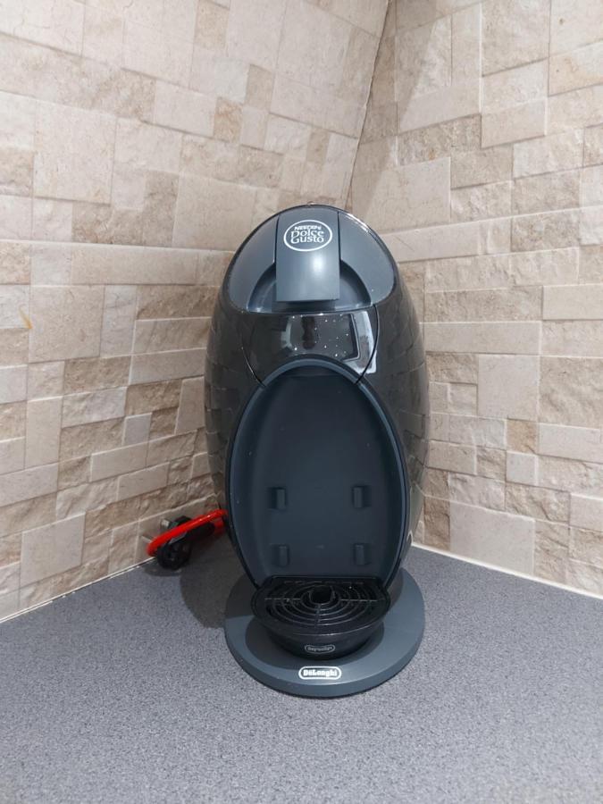 Lux Apartment In Gatwick Кроули Екстериор снимка